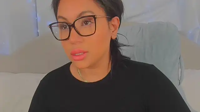 Snapshot of MeghanXO chatting on December 5, 2025, 3:49 am MeghanXO online show from December 5, 2025, 3:49 am