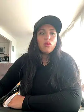 Snapshot of MeghanXO chatting on November 17, 2025, 2:32 pm MeghanXO online show from November 17, 2025, 2:32 pm