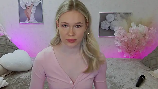 Veronika Mitchel online show from March 18, 2025, 2:50 pm