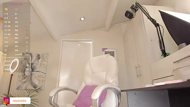 Snapshot of catalinasaiz chatting on October 19, 2025, 1:58 pm catalinasaiz online show from October 19, 2025, 1:58 pm