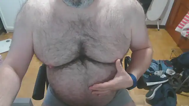 mikeyhotbear online show from June 4, 2026, 5:01 am