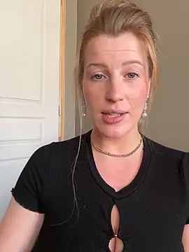 FoxyFrenchy online show from September 30, 2025, 3:07 pm