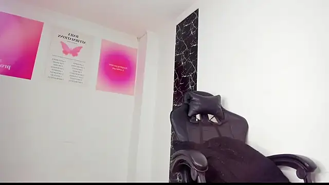 Snapshot of Emattaylor chatting on February 21, 2025, 2:38 pm Emattaylor online show from February 21, 2025, 2:38 pm