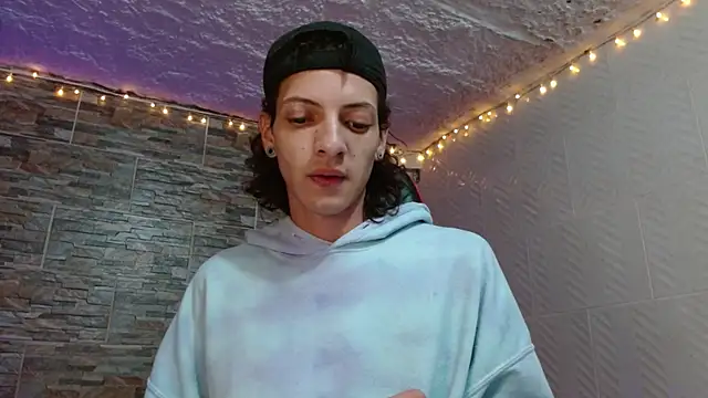 Snapshot of omar_alurba chatting on September 20, 2025, 1:54 am omar alurba online show from September 20, 2025, 1:54 am