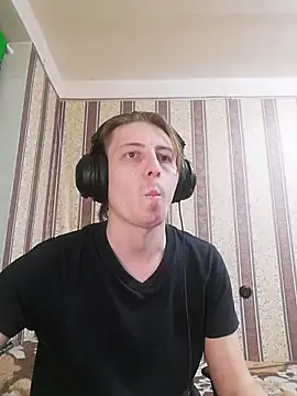 Snapshot of darienlarge chatting on October 25, 2025, 4:51 pm darienlarge online show from October 25, 2025, 4:51 pm