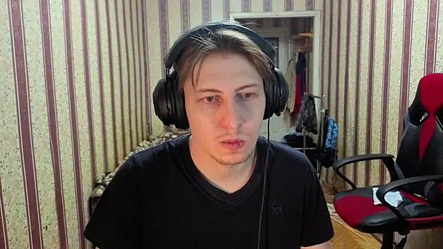 darienlarge online show from December 20, 2025, 5:21 am