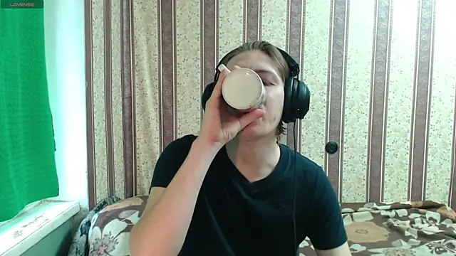 Snapshot of darienlarge chatting on October 24, 2025, 10:47 am darienlarge online show from October 24, 2025, 10:47 am