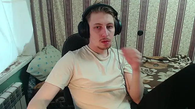 Snapshot of darienlarge chatting on October 16, 2025, 12:46 pm darienlarge online show from October 16, 2025, 12:46 pm