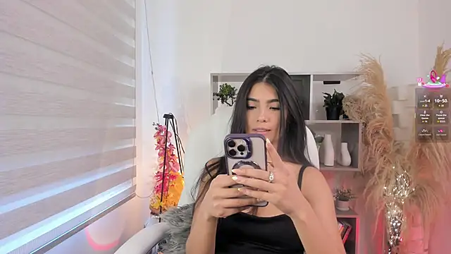 Alexandra ra online show from February 13, 2026, 9:26 pm