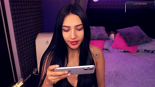 Snapshot of bull_vixen2001 chatting on November 7, 2025, 11:30 pm bull vixen2001 online show from November 7, 2025, 11:30 pm