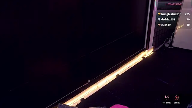 Snapshot of bull_vixen2001 chatting on December 17, 2025, 11:48 am bull vixen2001 online show from December 17, 2025, 11:48 am