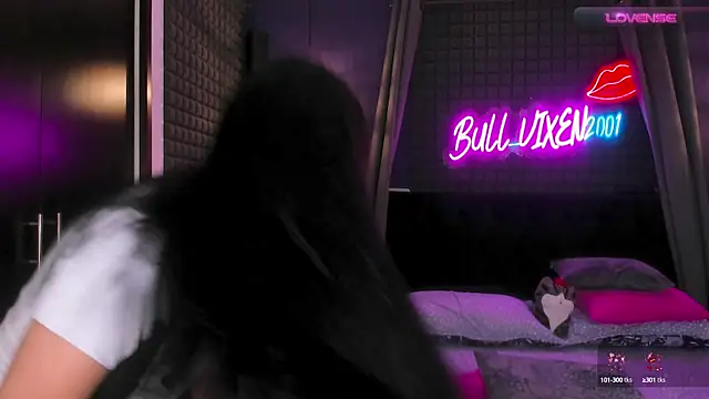 Snapshot of bull_vixen2001 chatting on October 16, 2025, 11:24 pm bull vixen2001 online show from October 16, 2025, 11:24 pm