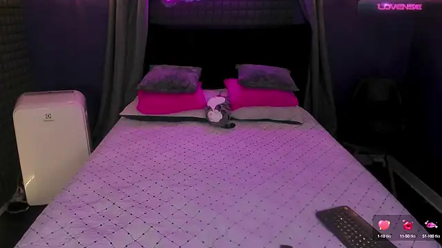 Snapshot of bull_vixen2001 chatting on September 22, 2025, 10:54 am bull vixen2001 online show from September 22, 2025, 10:54 am