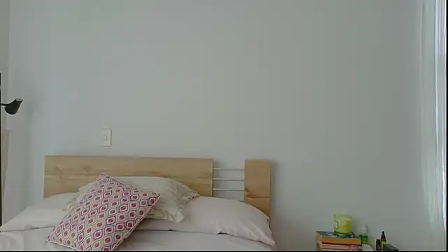 GrettaBenett online show from September 19, 2025, 8:35 pm