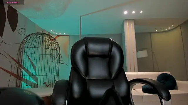 Snapshot of ErikaBenz_ chatting on October 27, 2025, 12:28 pm ErikaBenz  online show from October 27, 2025, 12:28 pm