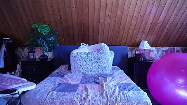 TessaWinter online show from September 20, 2025, 10:09 am