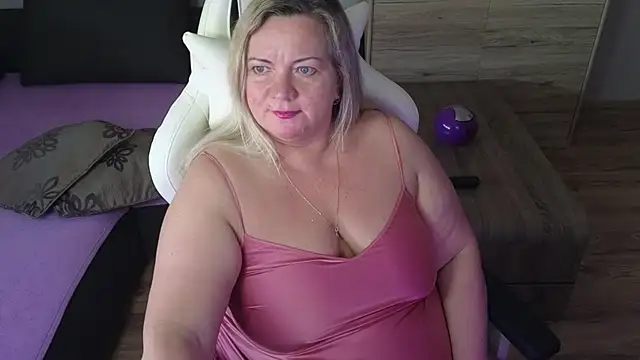 Snapshot of MolligSpielle chatting on February 20, 2025, 8:06 am MolligSpielle online show from February 20, 2025, 8:06 am