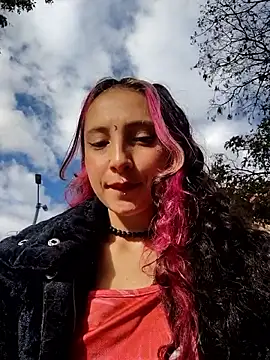 Snapshot of _Laary chatting on October 19, 2025, 9:06 pm  Laary online show from October 19, 2025, 9:06 pm