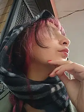  Laary online show from December 18, 2025, 8:23 pm