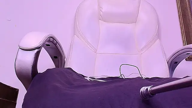 britanyy  online show from February 19, 2025, 3:06 am