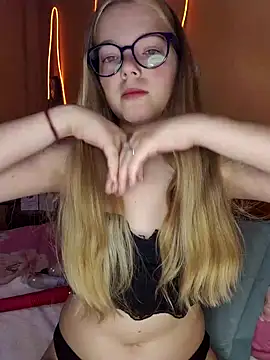 -veranito- online show from February 12, 2025, 3:07 am