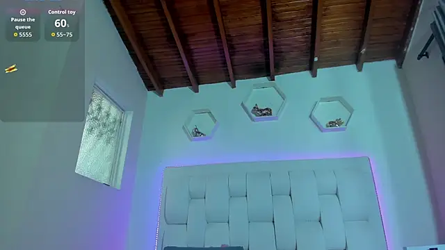 shanakendall online show from November 18, 2025, 3:04 pm