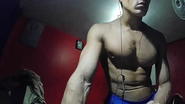 Snapshot of crazylatinguyy chatting on February 4, 2026, 2:50 am crazylatinguyy online show from February 4, 2026, 2:50 am