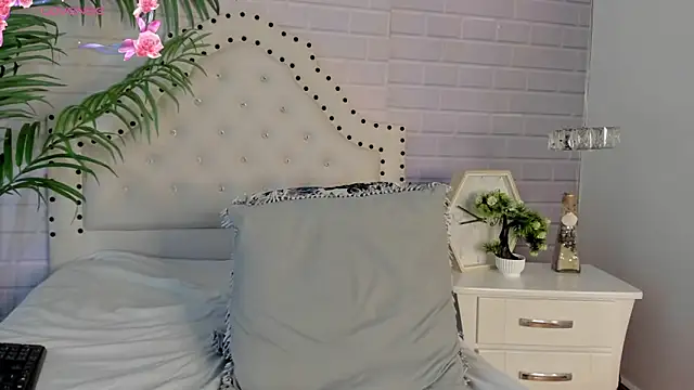 Snapshot of _Eurekaa_ chatting on March 2, 2025, 2:41 am Eurekaa online show from March 2, 2025, 2:41 am