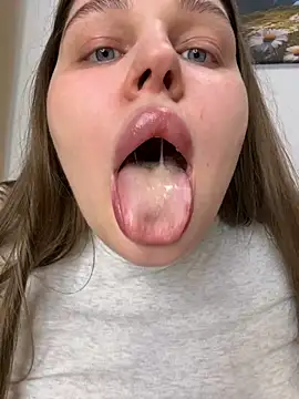 Snapshot of perfect_sweety_girl chatting on October 27, 2025, 8:43 pm perfect sweety girl online show from October 27, 2025, 8:43 pm