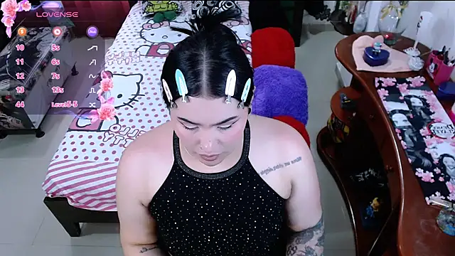 lufek23 online show from February 13, 2025, 8:34 pm