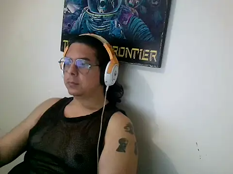 dancingbear14 online show from May 27, 2026, 4:31 am