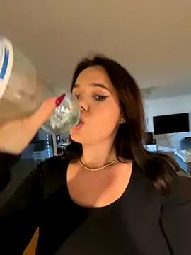 TheCinderella online show from October 4, 2025, 3:35 pm