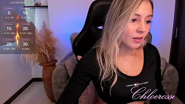 chloerossi online show from December 1, 2025, 9:15 pm