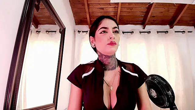 danna berlin  online show from February 17, 2025, 7:23 pm