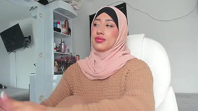 adila anich online show from September 19, 2025, 6:34 pm