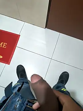 Snapshot of N-lS chatting on March 2, 2026, 2:13 pm N-lS online show from March 2, 2026, 2:13 pm