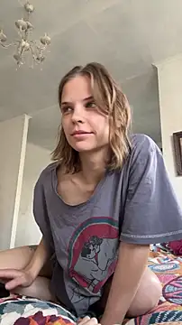 LeyaJohnson online show from October 8, 2025, 11:34 am