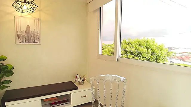 Snapshot of Sassy--Girl chatting on October 6, 2025, 9:26 pm Sassy--Girl online show from October 6, 2025, 9:26 pm