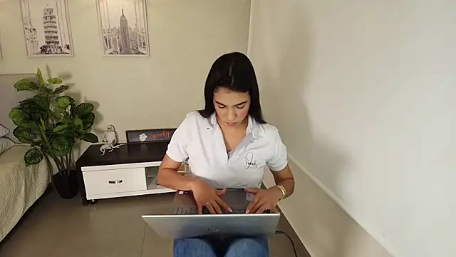 Snapshot of Sassy--Girl chatting on October 20, 2025, 6:19 pm Sassy--Girl online show from October 20, 2025, 6:19 pm