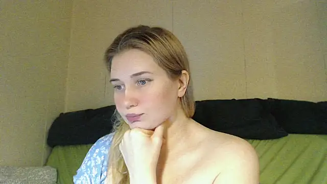 mmmPinUpGirl online show from February 1, 2026, 9:02 pm