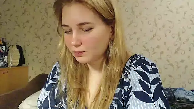mmmPinUpGirl online show from December 18, 2024, 9:29 pm