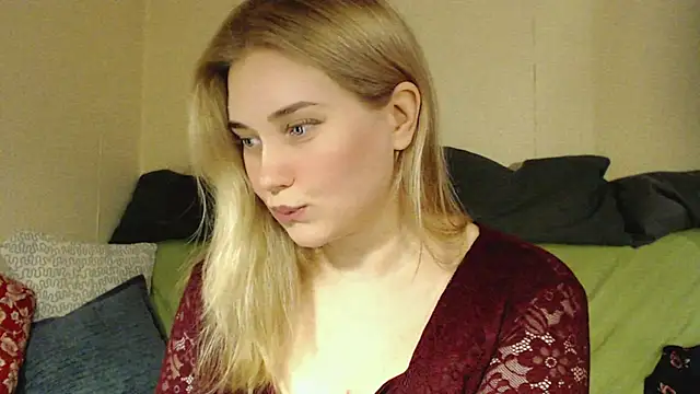 Snapshot of mmmPinUpGirl chatting on October 1, 2025, 5:28 pm mmmPinUpGirl online show from October 1, 2025, 5:28 pm