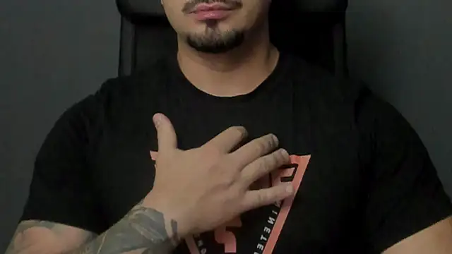 Snapshot of TonyWilcox chatting on October 6, 2025, 4:46 am TonyWilcox online show from October 6, 2025, 4:46 am