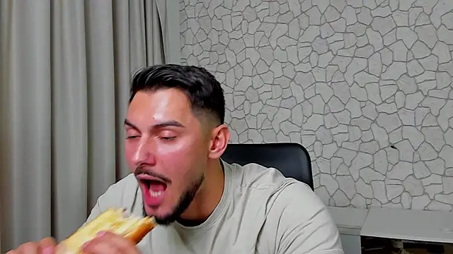 Snapshot of ClintMasters chatting on October 10, 2025, 5:19 am ClintMasters online show from October 10, 2025, 5:19 am