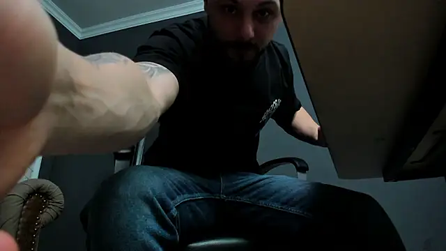 Snapshot of BrianHunts chatting on February 4, 2026, 5:24 am BrianHunts online show from February 4, 2026, 5:24 am