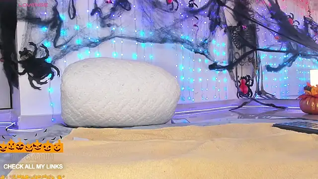 Snapshot of ohyesly_ chatting on October 6, 2025, 10:49 am ohyesly  online show from October 6, 2025, 10:49 am