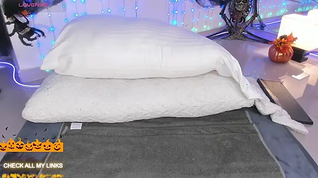 Snapshot of ohyesly_ chatting on October 21, 2025, 10:47 am ohyesly  online show from October 21, 2025, 10:47 am