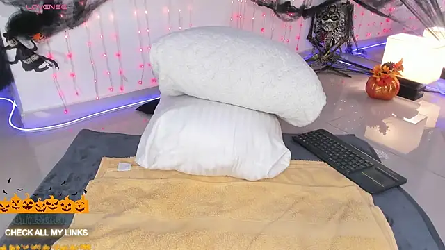 Snapshot of ohyesly_ chatting on October 24, 2025, 10:58 am ohyesly  online show from October 24, 2025, 10:58 am