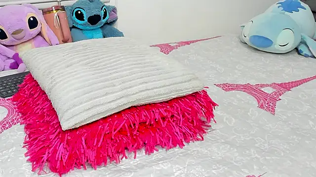 Elizabeth 18  online show from November 25, 2025, 3:18 am