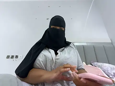 Submissive Arab online show from February 7, 2025, 11:13 pm